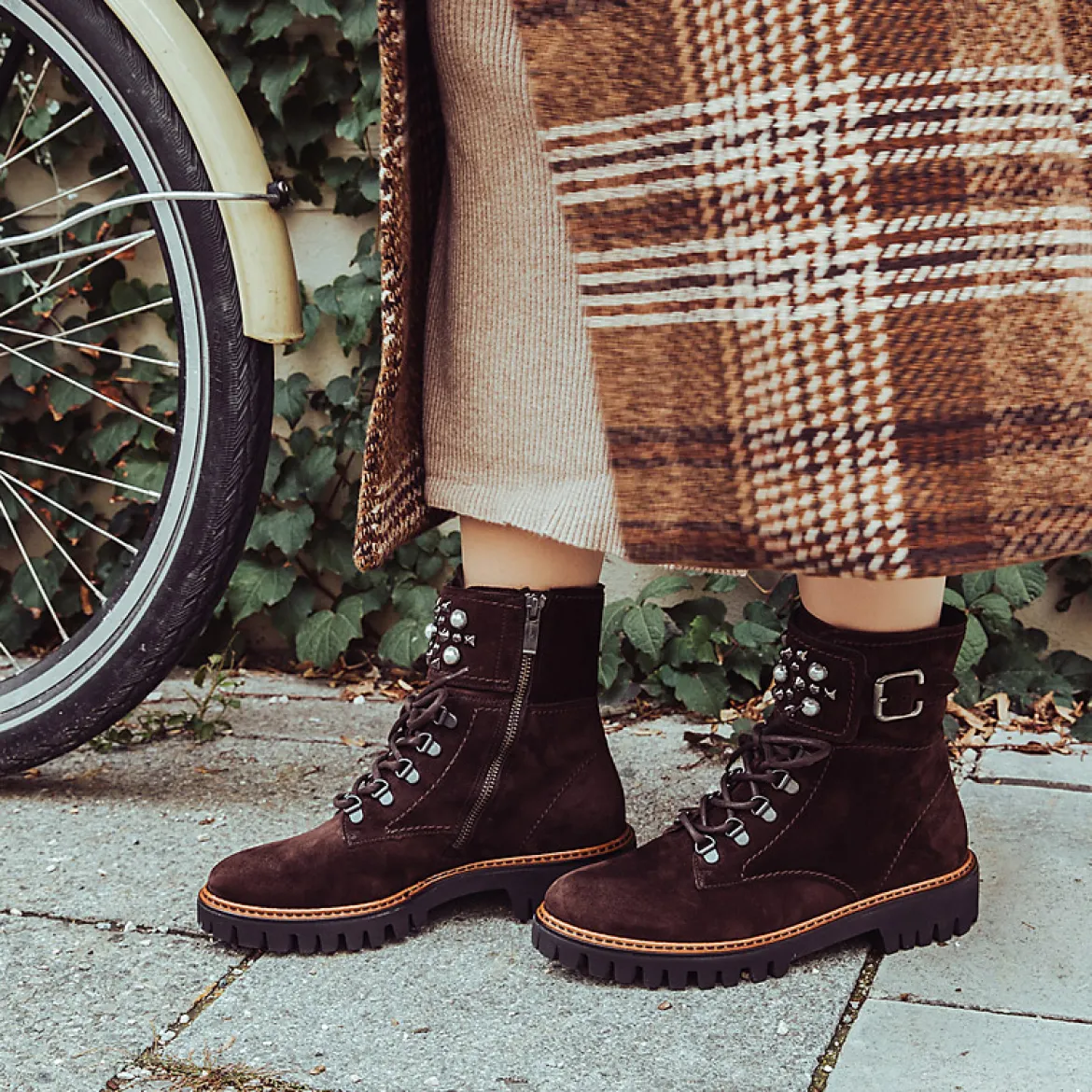Detailverliebte Schnürstiefelette 9494-003